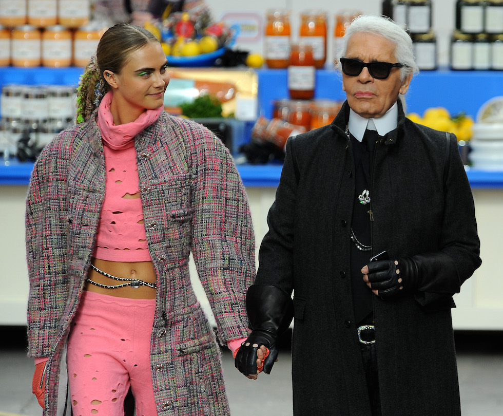 Karl Lagerfeld con Cara Delevingne (sfilata Chanel)