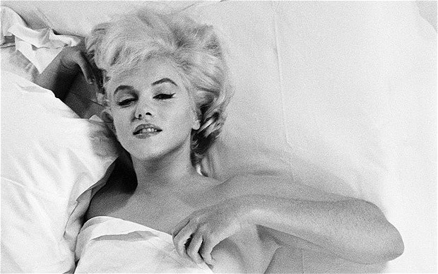 USA. Hollywood. US actress Marilyn MONROE resting between takes during a photographic studio session in Hollywood (Paramount Gallery), for the making of the film "The Misfits". Directed by John HUSTON (USA). Nevada. Screenplay by Arthur MILLER (USA). 1960.
 
 Contact email:
 New York : photography@magnumphotos.com
 Paris : magnum@magnumphotos.fr
 London : magnum@magnumphotos.co.uk
 Tokyo : tokyo@magnumphotos.co.jp
 
 Contact phones:
 New York : +1 212 929 6000
 Paris: + 33 1 53 42 50 00
 London: + 44 20 7490 1771
 Tokyo: + 81 3 3219 0771
 
 Image URL:
 http://www.magnumphotos.com/Archive/C.aspx?VP3=ViewBox_VPage&IID=2S5RYDWYTIOV&CT=Image&IT=ZoomImage01_VForm